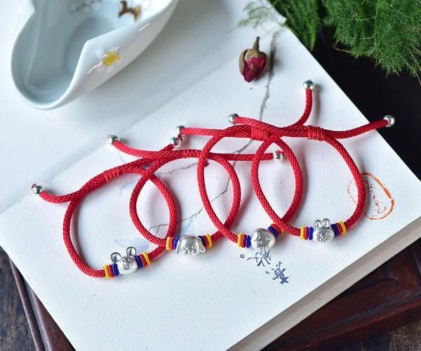 足银生肖属相手链（足银生肖属相手链怎么选）