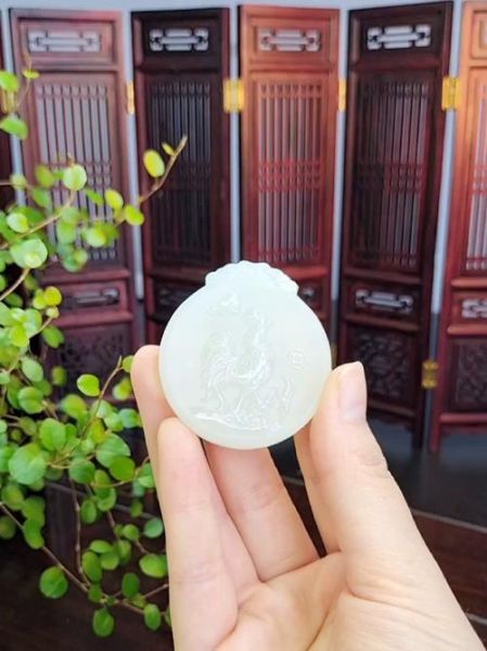 鸡生肖属相挂件(鸡生肖属相挂件怎么选才招财?)