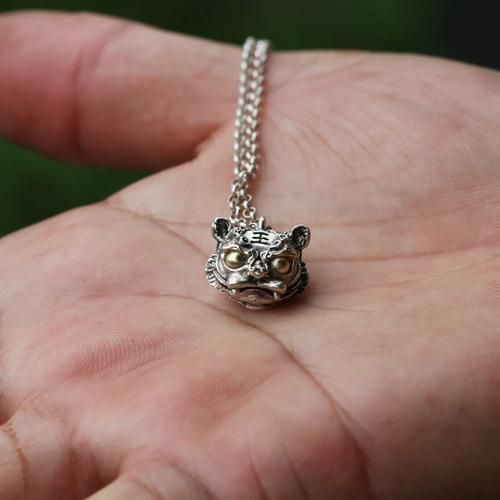 生肖属相吊坠项链（属虎女生肖属相吊坠项链怎么选？看这篇就够）