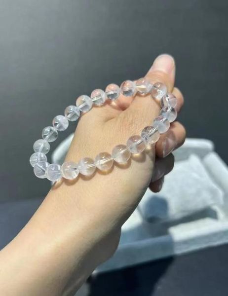 生肖属相水晶挂坠（女生属狗戴什么水晶挂坠最旺感情）