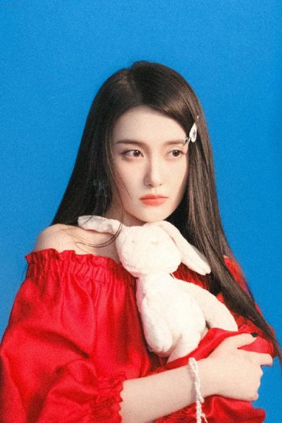 蒋依依生肖属相（蒋依依生肖属相是属什么的）