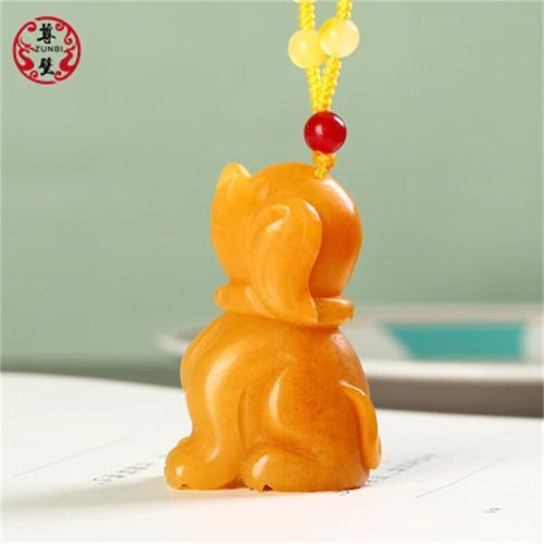 生肖狗属相玉佩（属狗戴什么玉最旺运）