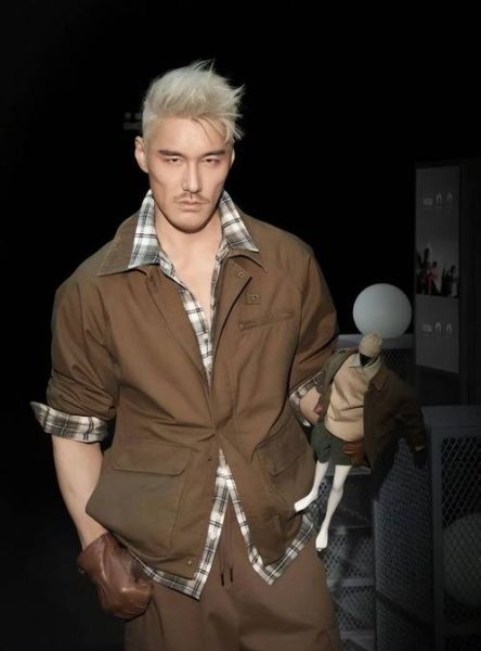 胡兵妈妈属相是什么生肖（胡兵妈妈属什么生肖）