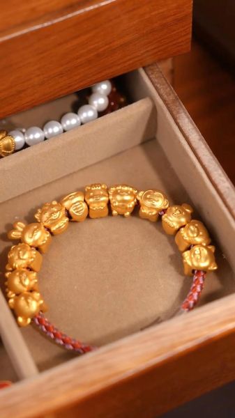 黄金生肖手链属相牌(👑黄金生肖手链属相牌怎么选)