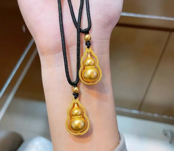 葫芦吊坠生肖属相（葫芦吊坠适合什么生肖戴？）