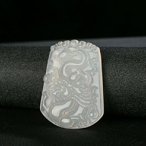 玉髓生肖属相挂坠（玉髓生肖属相挂坠怎么选？新手必看）