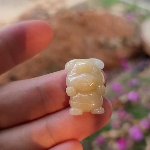 生肖牛属相玉石图片(生肖牛翡翠挂件怎么挑?小白一篇看懂!)