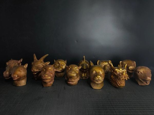 纯铜十二生肖属相（纯铜十二生肖属相摆件价格多少）