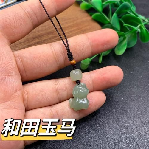 生肖属相马挂件怎么戴（生肖马挂件正确戴法详解）