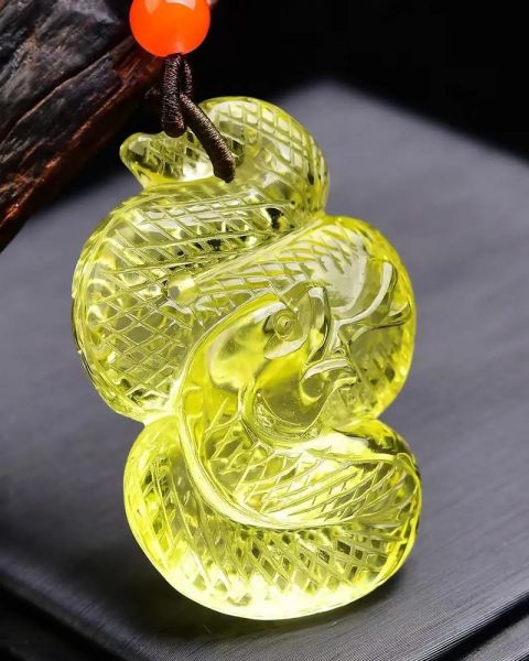 生肖蛇属相吊坠（生肖蛇吊坠佩戴禁忌有哪些）