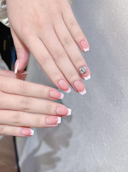 生肖马属相美甲(生肖马适合什么颜色的美甲)