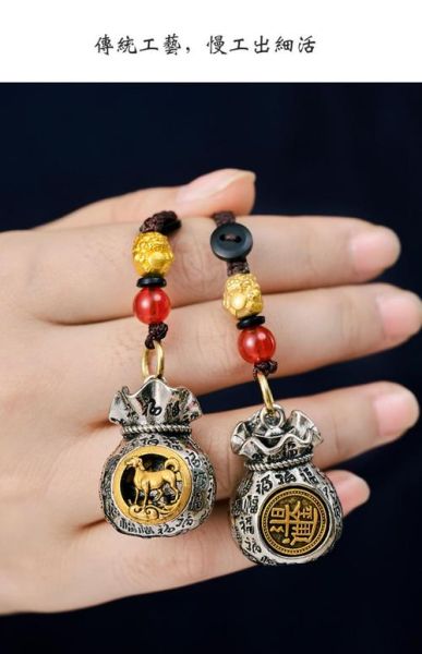 车内挂饰生肖属相（车内挂饰生肖属相选择指南）