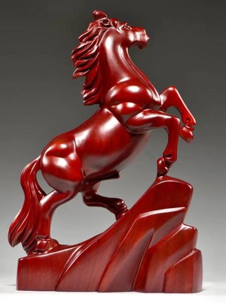 马生肖属相摆件（马生肖属相摆件开光吉日怎么挑）