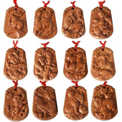 木质十二生肖属相（木质十二生肖属相挂饰怎么选）