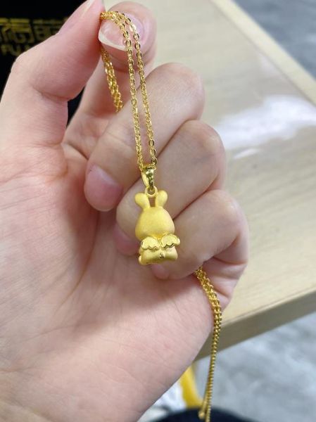 属相吊坠生肖黄金（生肖黄金吊坠怎么选才保值？新手一看就懂）