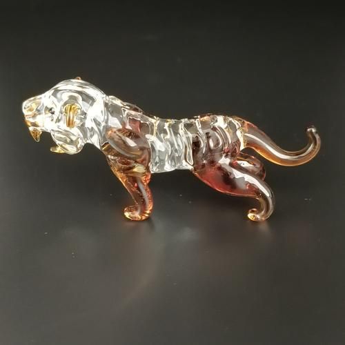 玻璃生肖属相摆件（玻璃生肖摆件摆放在哪里最好）