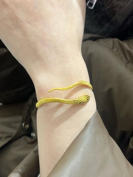 生肖属相手镯怎么戴好(生肖手镯左右手怎么戴最招财)