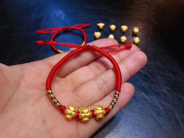 生肖三合属相摆件(生肖三合属相摆件放家里哪里最旺)