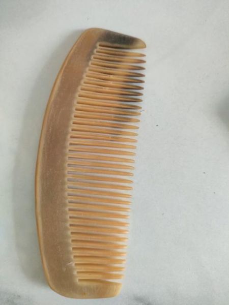 生肖属相牛角梳（生肖属相牛角梳买错了会冲太岁吗）