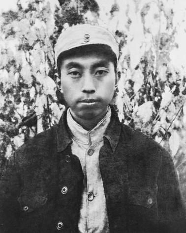 华国锋生肖属相（华国锋生肖属相是兔吗？）