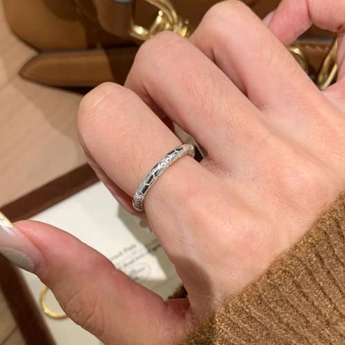 生肖属相手镯（生肖属相手镯选哪个好？💍）