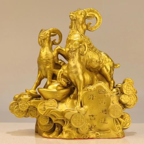 生肖羊不能摆的属相（属羊不能摆放什么生肖饰物）