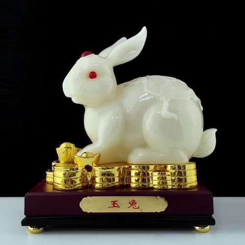生肖兔子属相摆件图片（属兔摆件放在客厅哪个方位最招财）