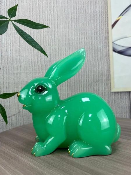 生肖兔子属相摆件图片（属兔摆件放在客厅哪个方位最招财）