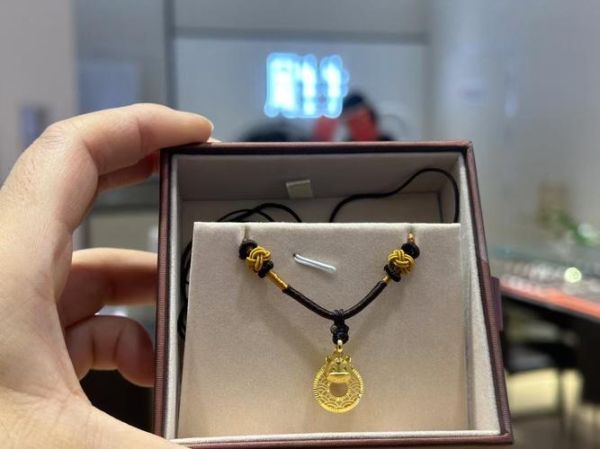 生肖马佩戴自己属相吗（生肖马能给自己戴马形吊坠吗）