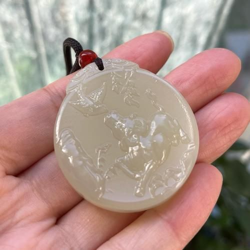 生肖猴适合带什么属相（生肖猴戴什么生肖吊坠最旺）