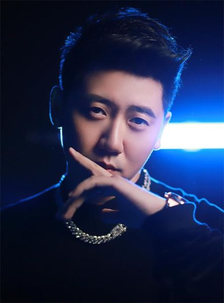 唱歌明星生肖属相大全（12生肖歌手有谁 谁属龙）