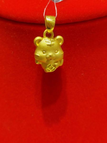 中国黄金生肖羊属相（中国黄金生肖羊吊坠价格多少？）