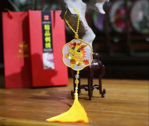 生肖属相挂饰挂件(生肖属相挂饰挂件什么材质最好)