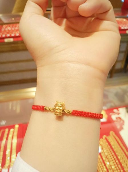 属相手链生肖黄金龙（生肖黄金龙手链怎么戴最吉利）