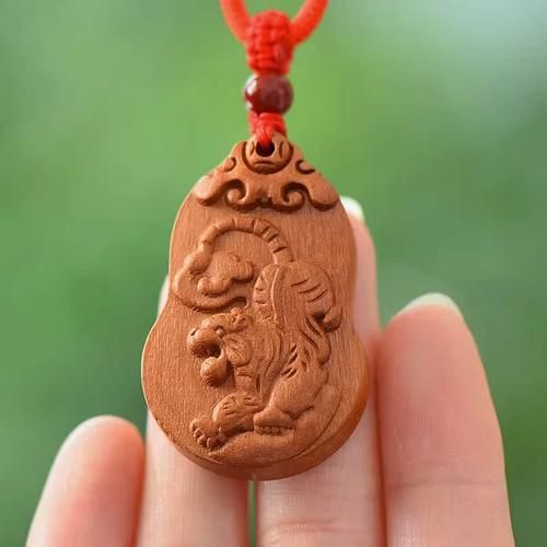 生肖属相桃木挂件（桃木生肖挂件真的能辟邪吗？）