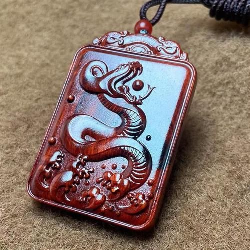 红木生肖属相吊坠（红木生肖吊坠挑选指南）