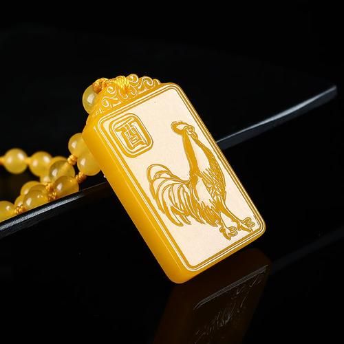 属相吊坠 生肖鸡（生肖鸡吊坠最忌讳什么❓新手指南）